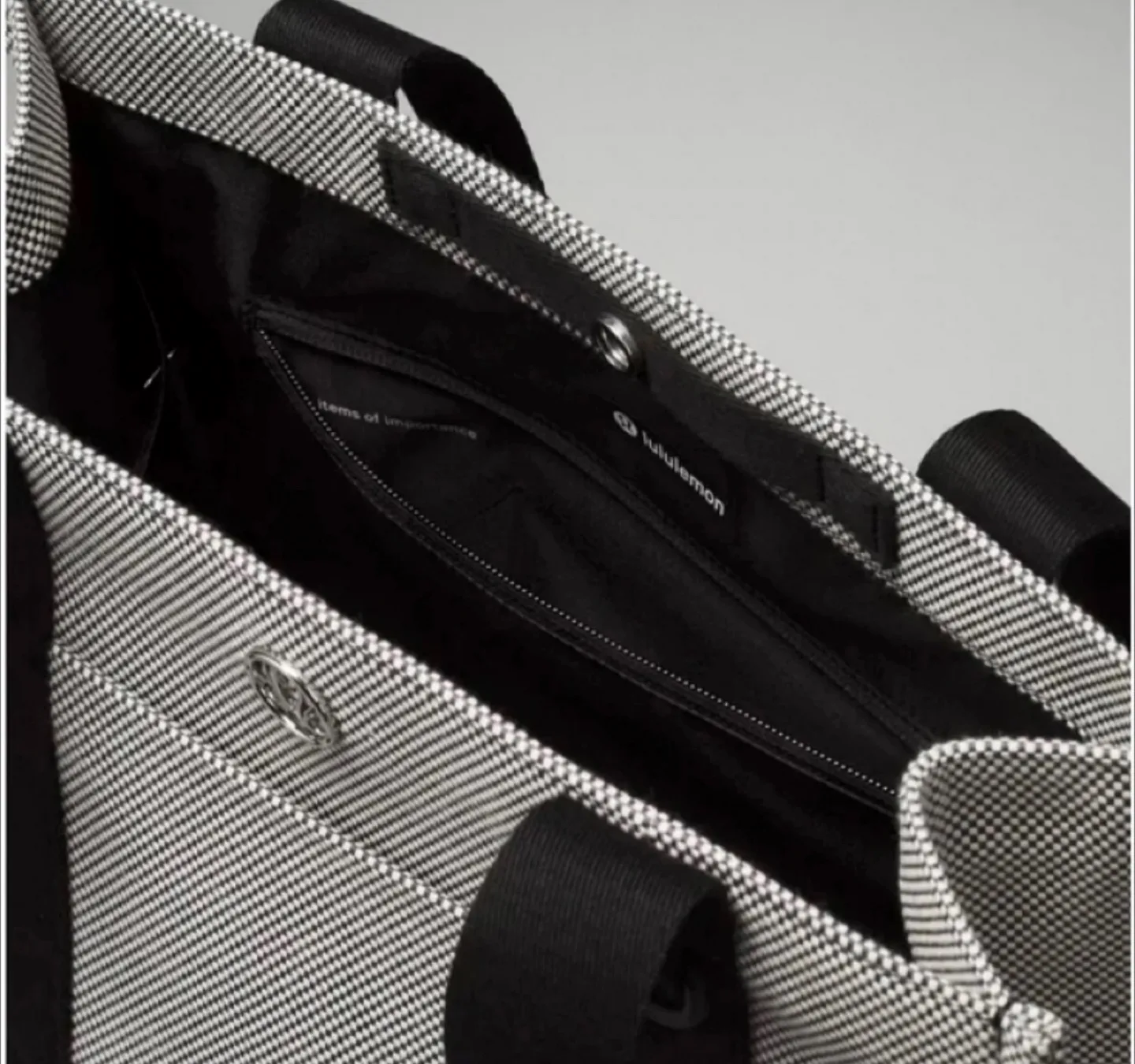 New Lululemon Two-Tone Canvas Tote Bag-10L ( Price is Firm) image indicator(4)