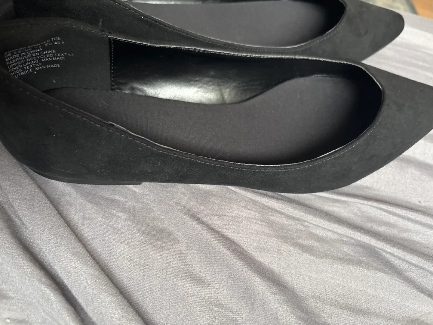 JF Black Pointed Toe Flats - Size 9 image indicator(2)