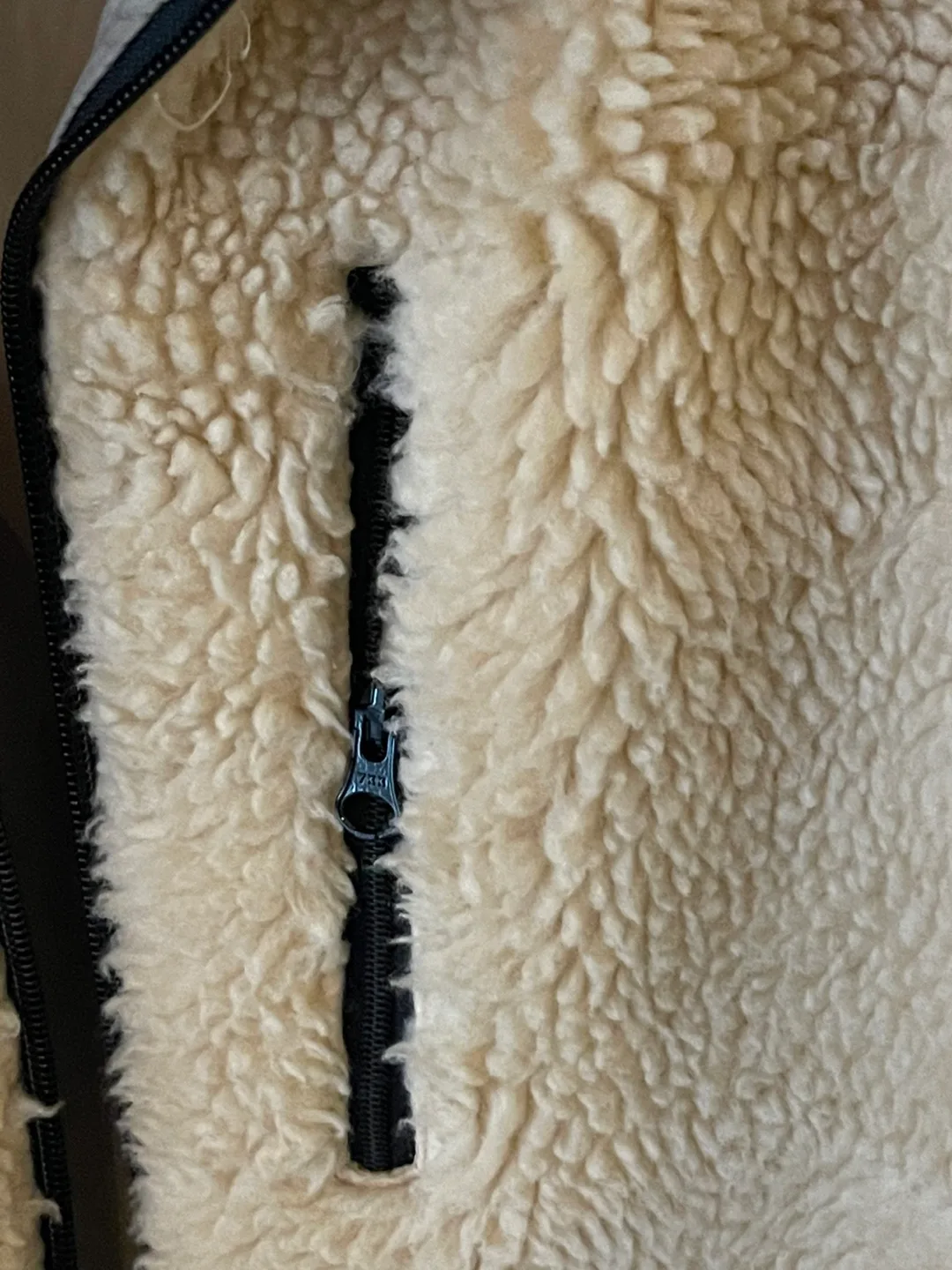 Everlane Fleece Bomber Jacket - Size M image indicator(3)