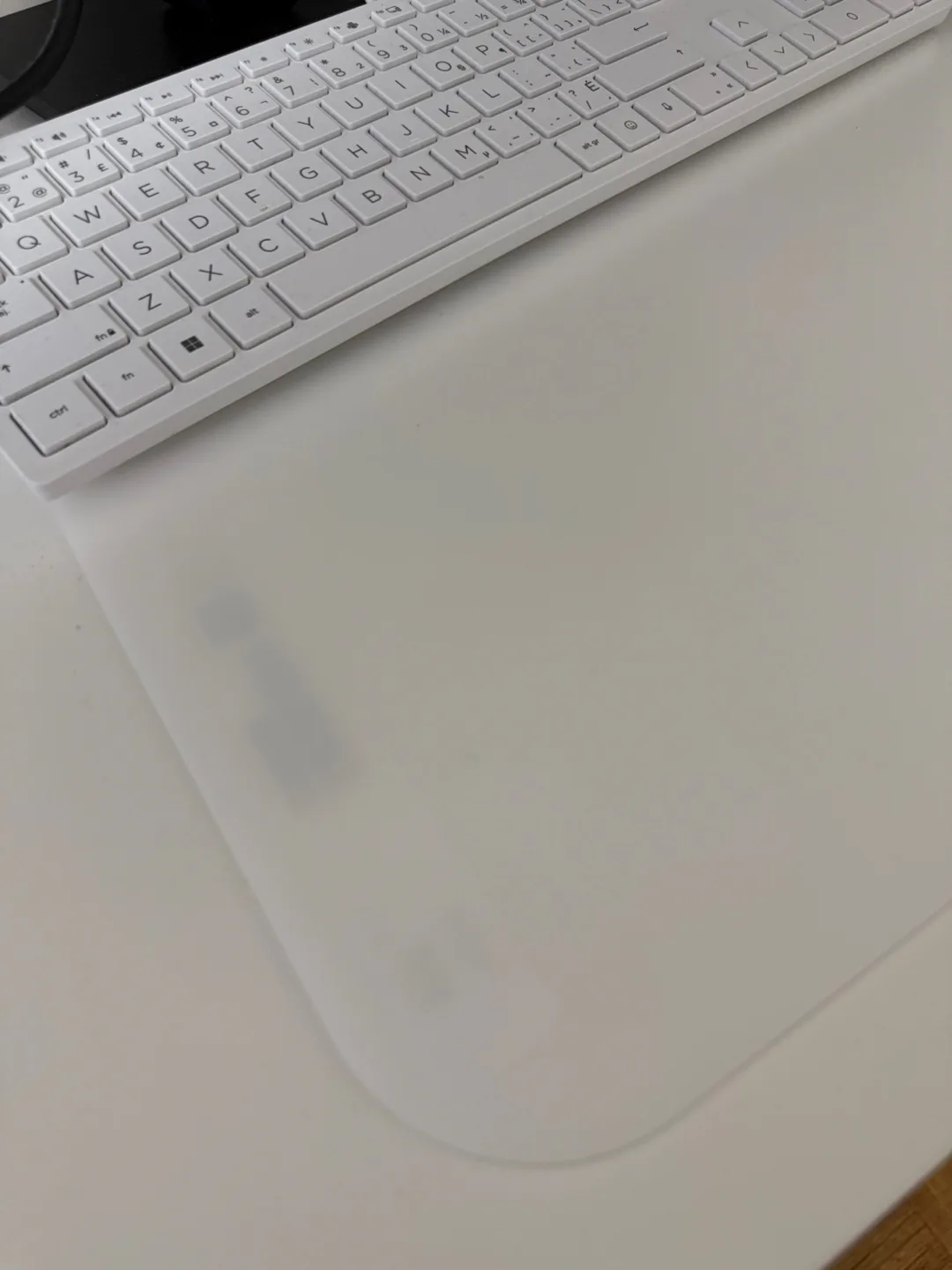 IKEA Micke Desk  + Plöja Desk Pad + Office Chair image indicator(3)