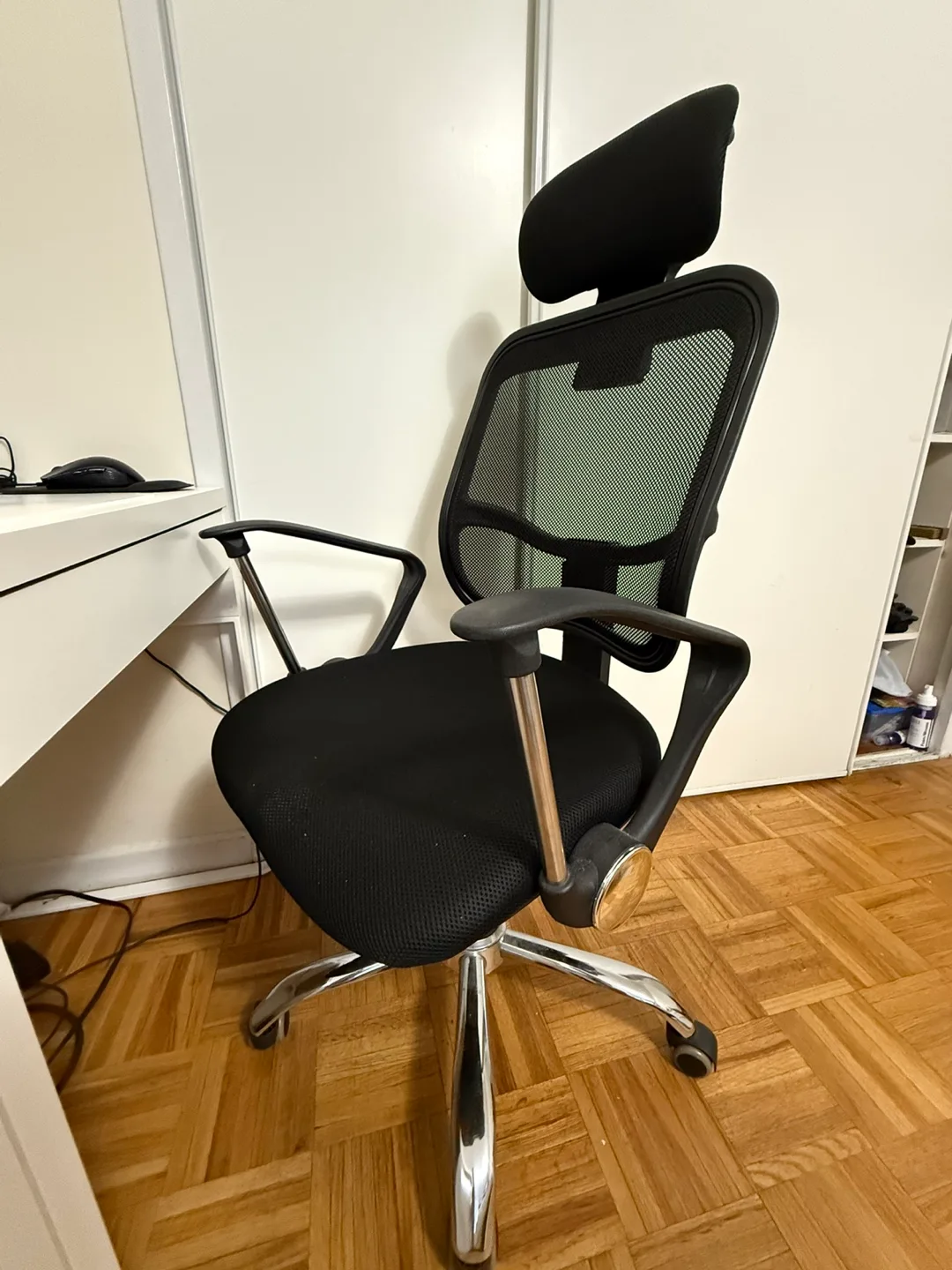 IKEA Micke Desk  + Plöja Desk Pad + Office Chair image indicator(5)