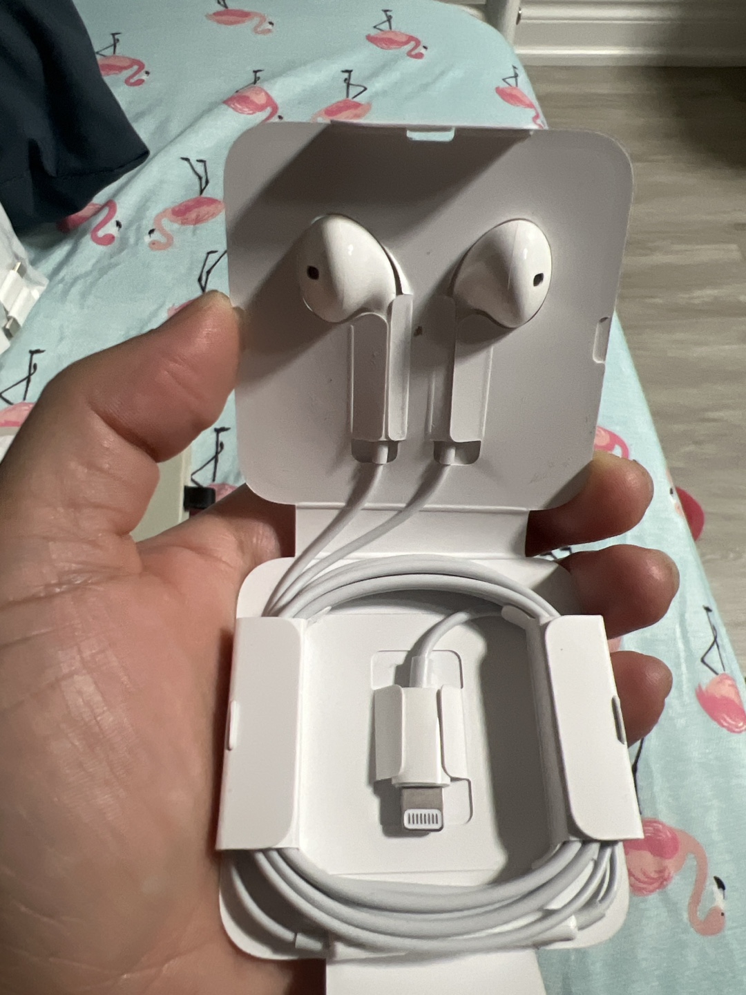 New Apple EarPods with 3.5mm Headphone Plug - photo 2
