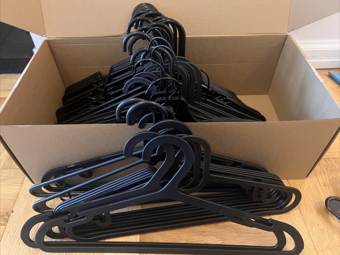 125 Black Hangers (like new)