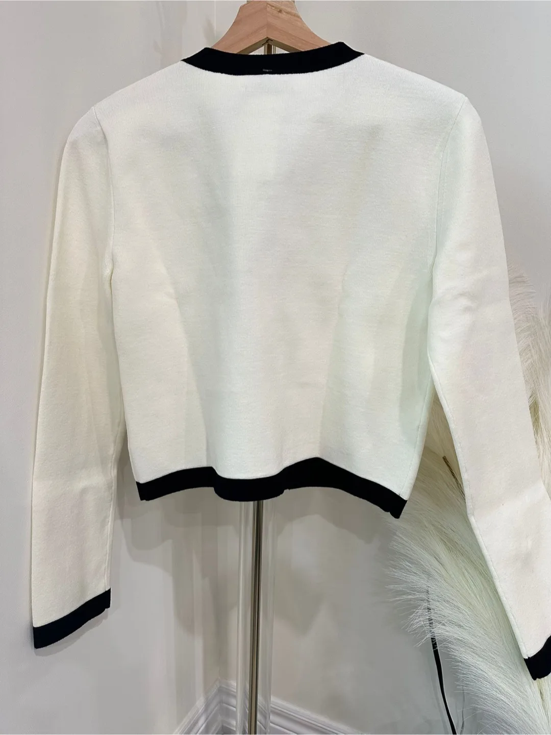 Aritzia Approach Cardigan Size M NWT image indicator(2)