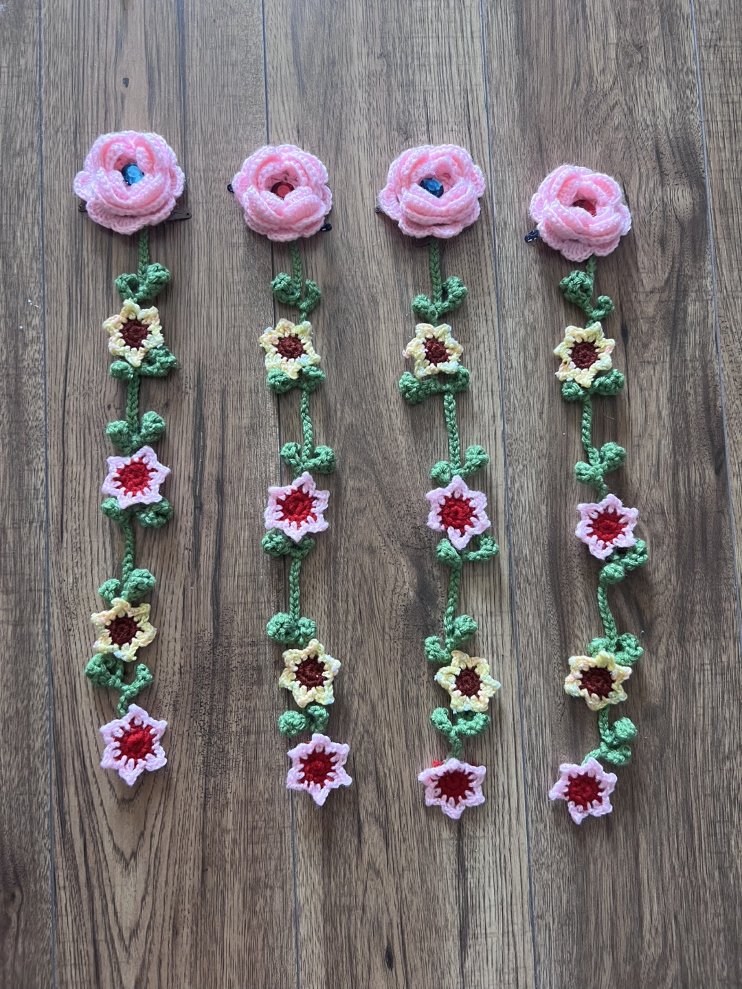 Handmade Crocheted Flower hair clips - photo 2
