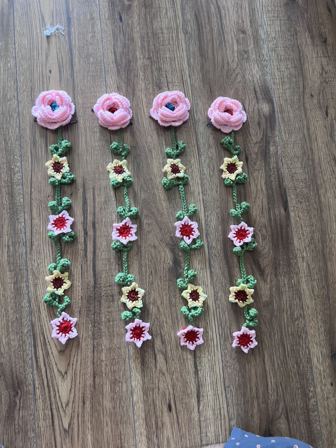 Handmade Crocheted Flower hair clips - photo 4