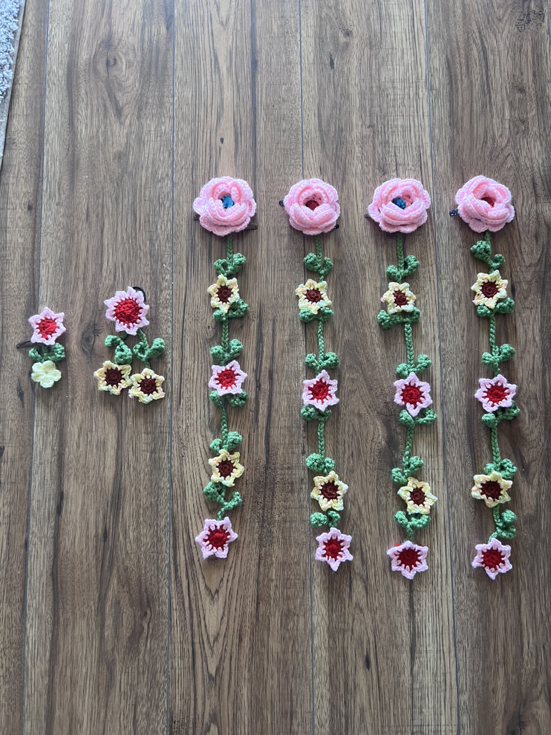 Handmade Crocheted Flower hair clips - photo 3