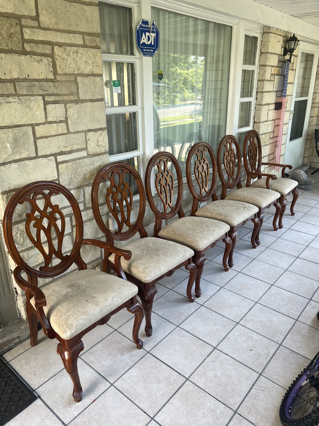 Set of 6 Dining Chairs - Elegant Design