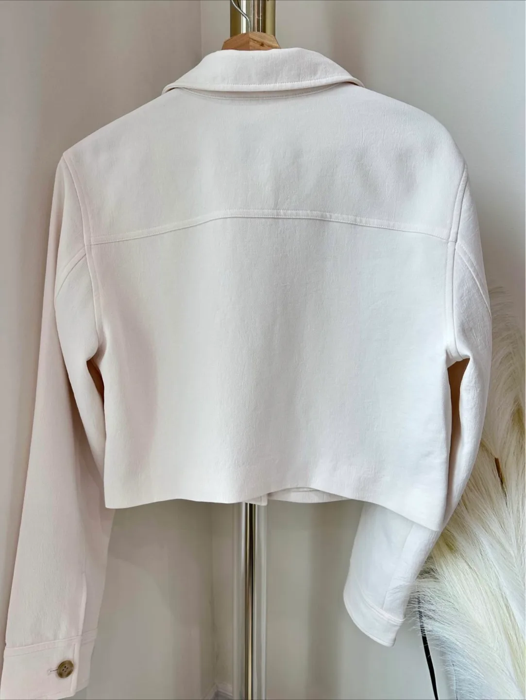 Aritzia Little Cropped Jacket Size L NWT image indicator(3)