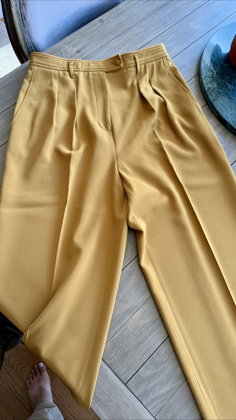 Aritzia (Babaton) Gold Trousers Size 10