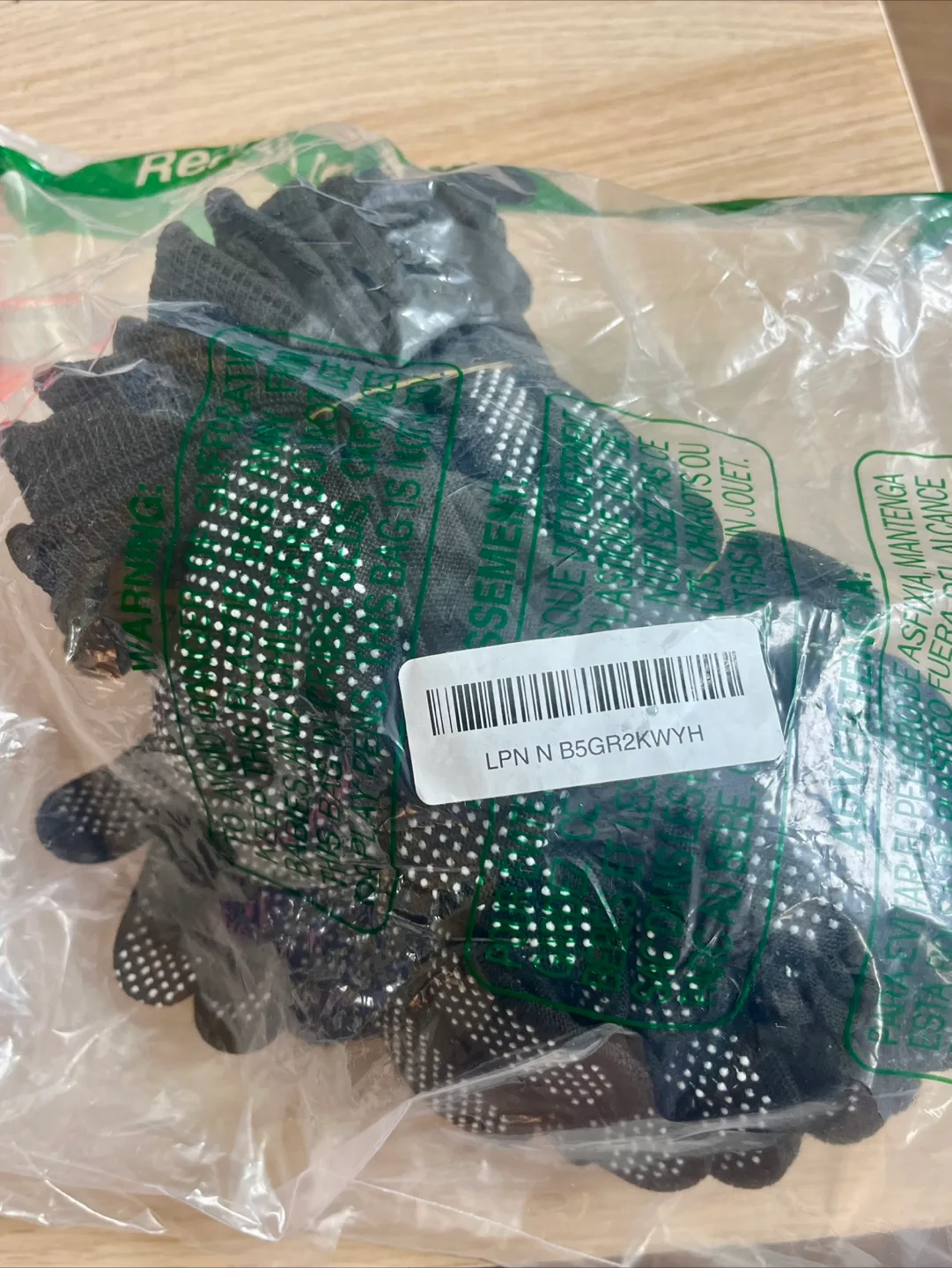 10 New Gloves with Grip - Black image indicator(3)