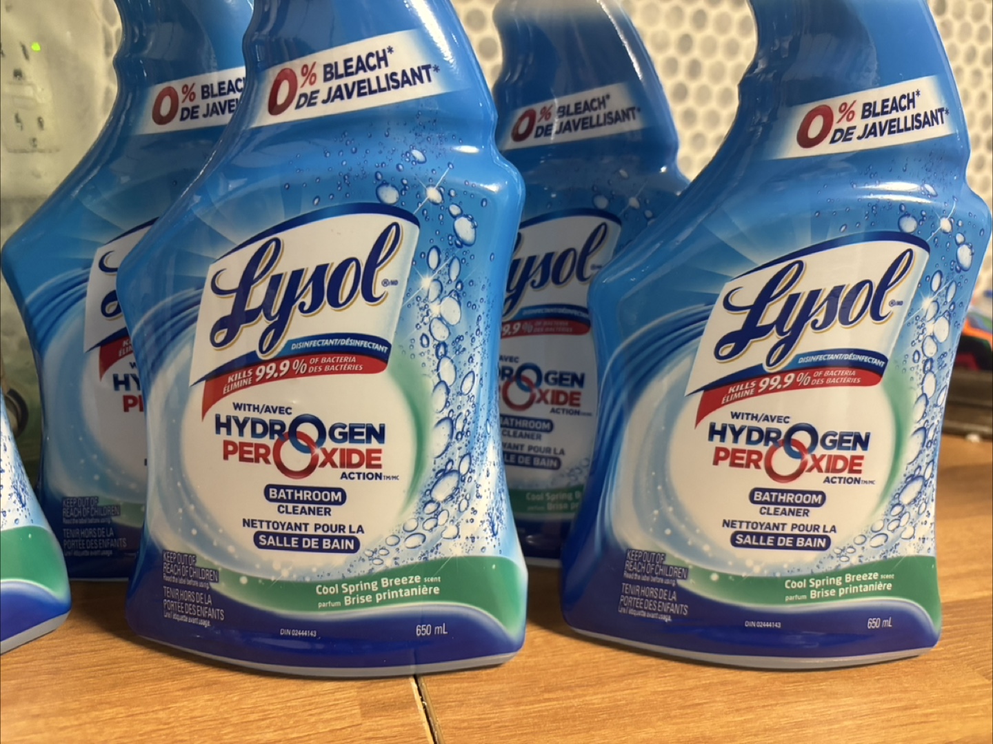 Lysol Bathroom Cleaner, Cool Spring Breeze, 650 mL - photo 2