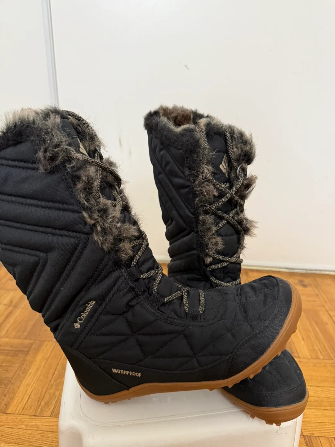 Move out Sale! Columbia Women's Winter Boots Black- Size 6 image indicator(3)