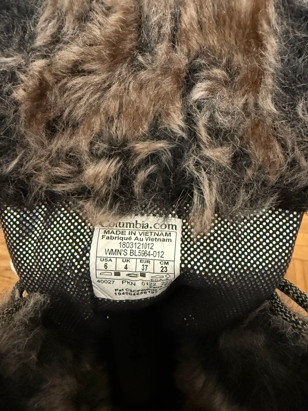 Move out Sale! Columbia Women's Winter Boots Black- Size 6 image indicator(5)