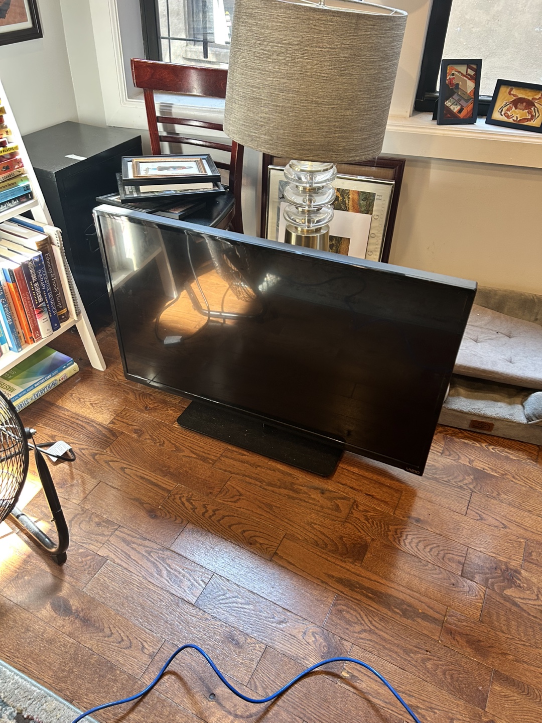 40 inch Vizio TV - photo 2