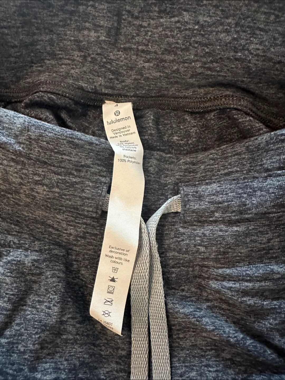 Lululemon Jogger Pants - Size 4 image indicator(2)