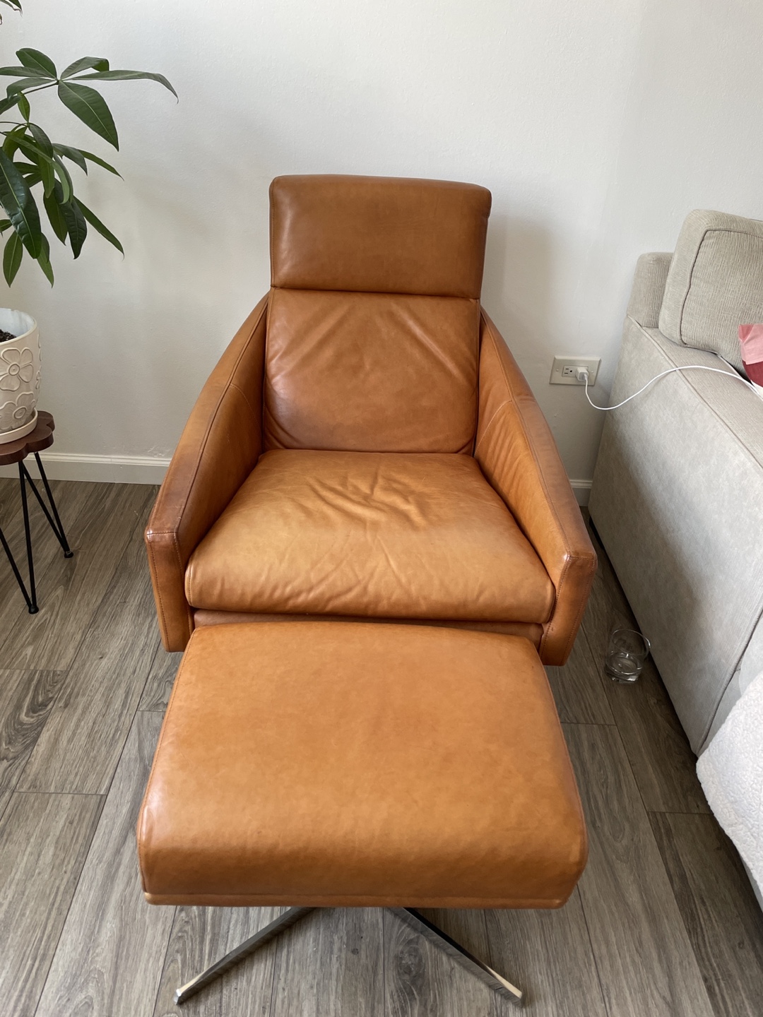 Leather Swivel Chair with Ottoman