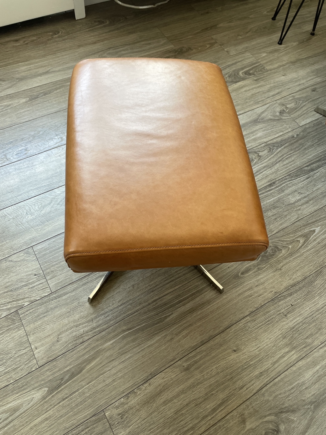 Leather Swivel Chair with Ottoman - photo 3