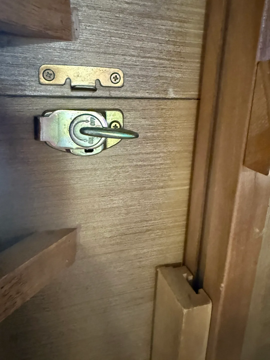 Round Wooden Dining Table with Leaf image indicator(8)