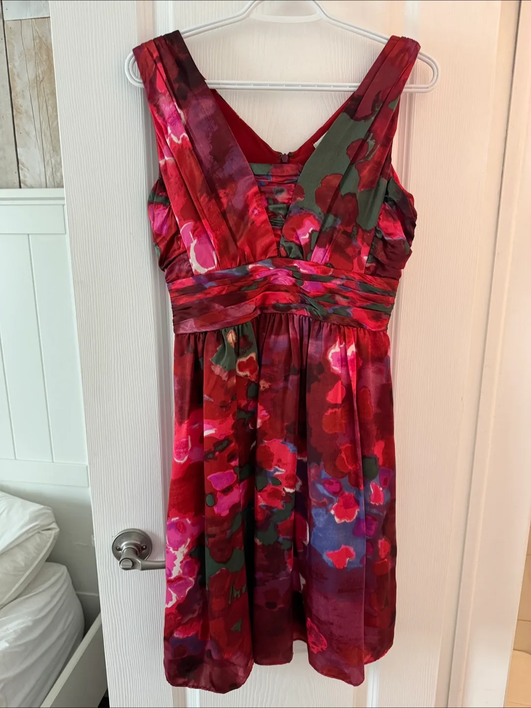 Banana republic size 4 red floral silky feel dress thumbnail