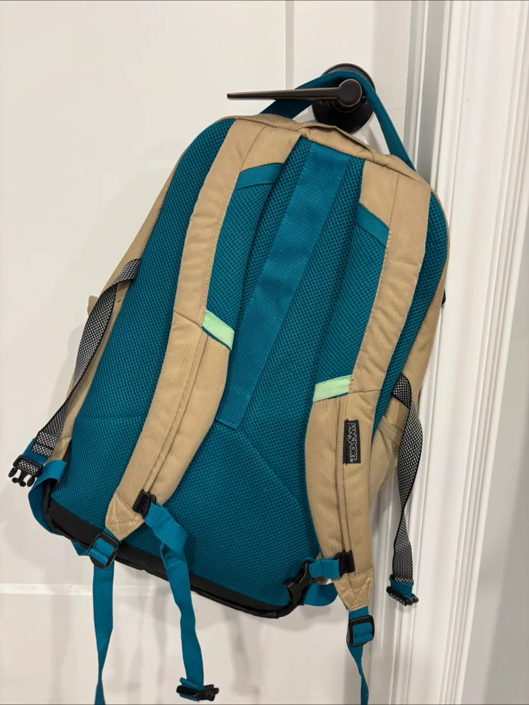 JanSport Backpack 30L laptop sleeve image indicator(2)