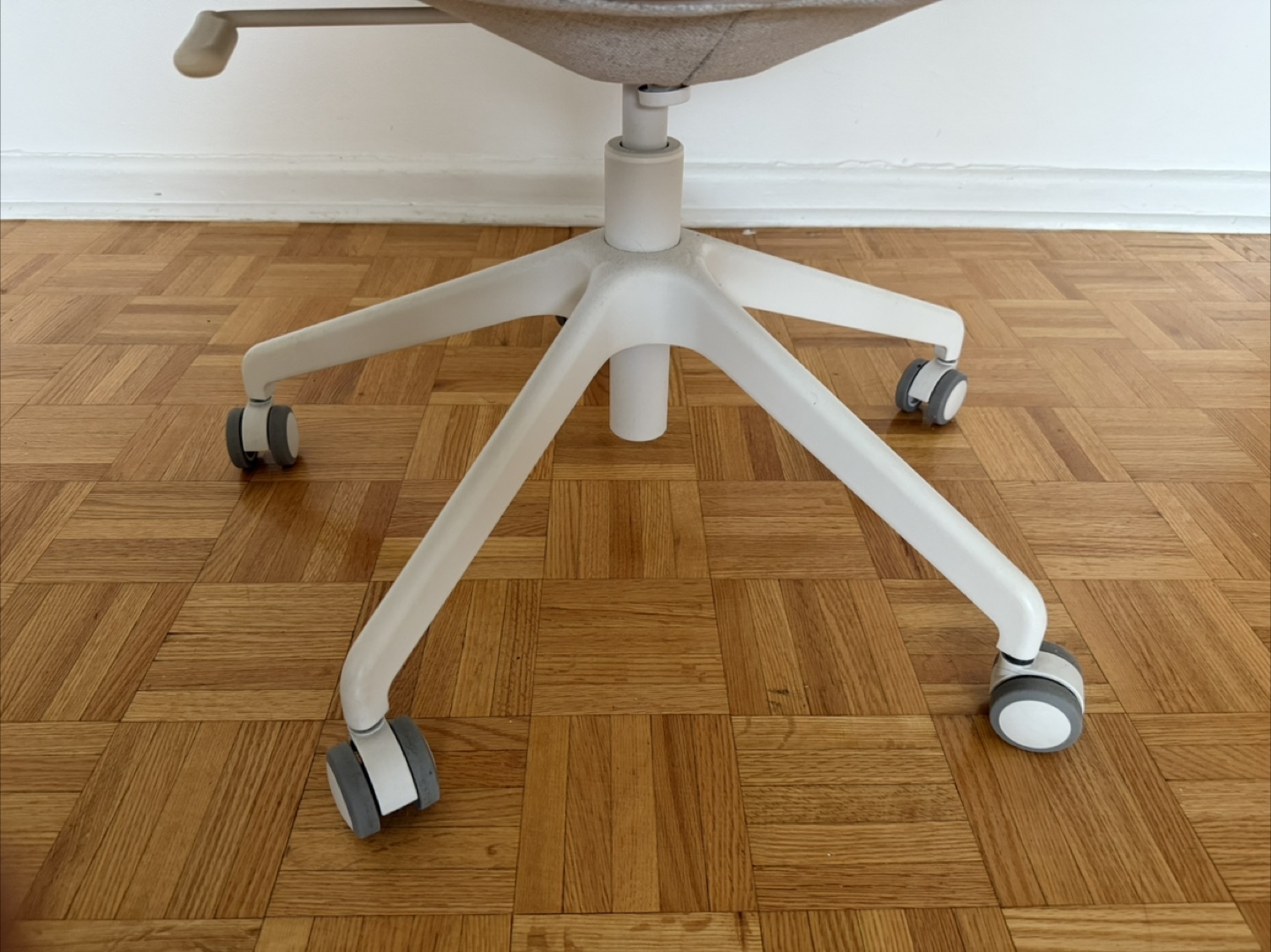 Light Grey Office Chair - photo 5