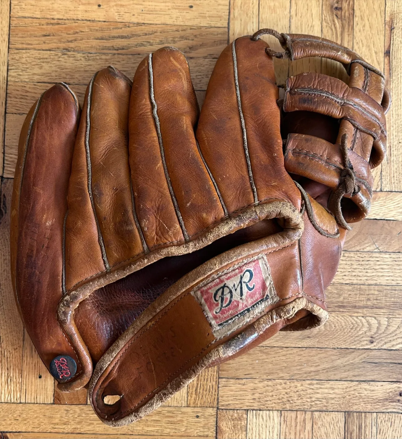 Vintage DR Long Fingers Model Baseball Glove thumbnail