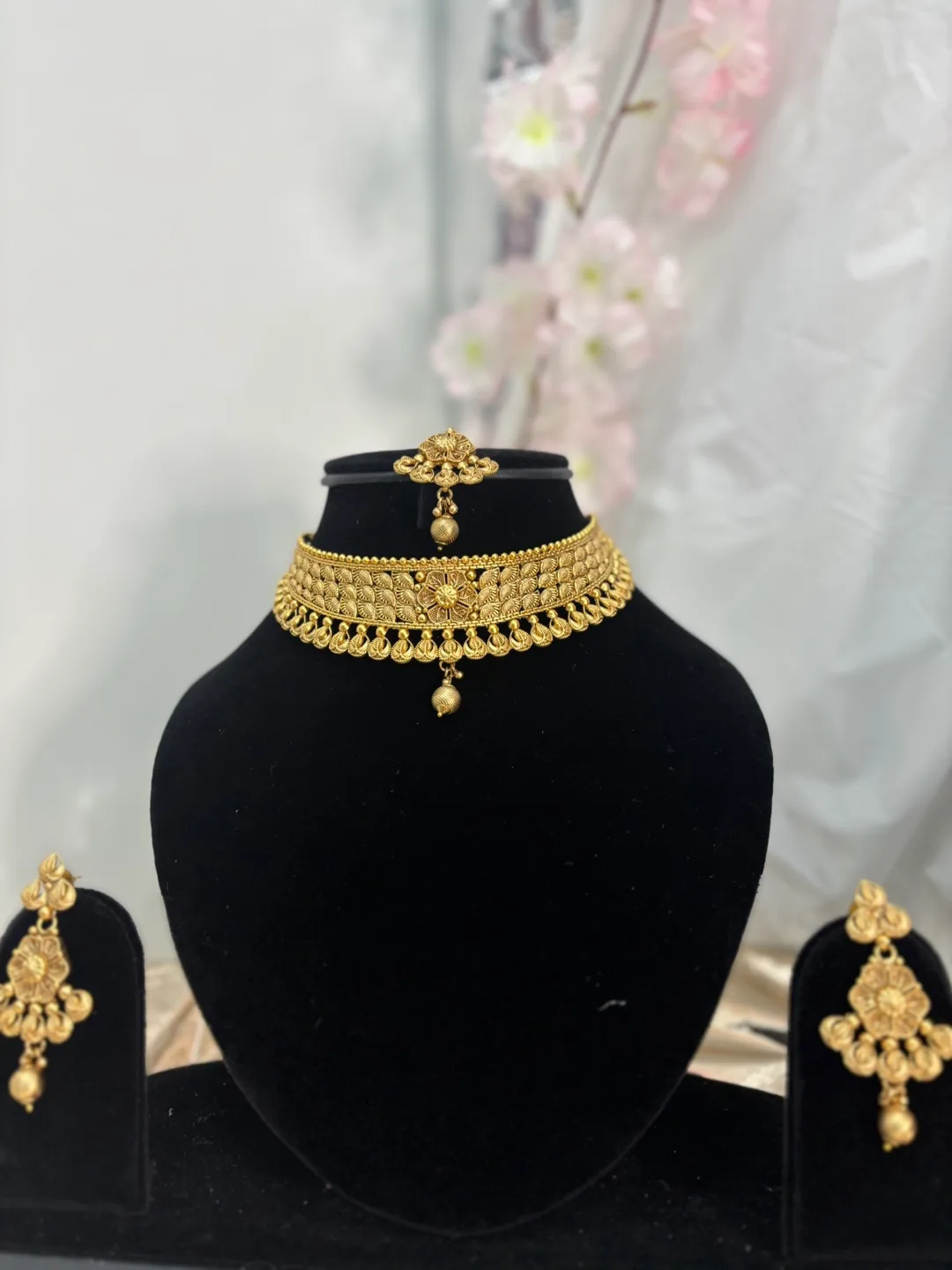 Gold-toned Choker Necklace Set thumbnail