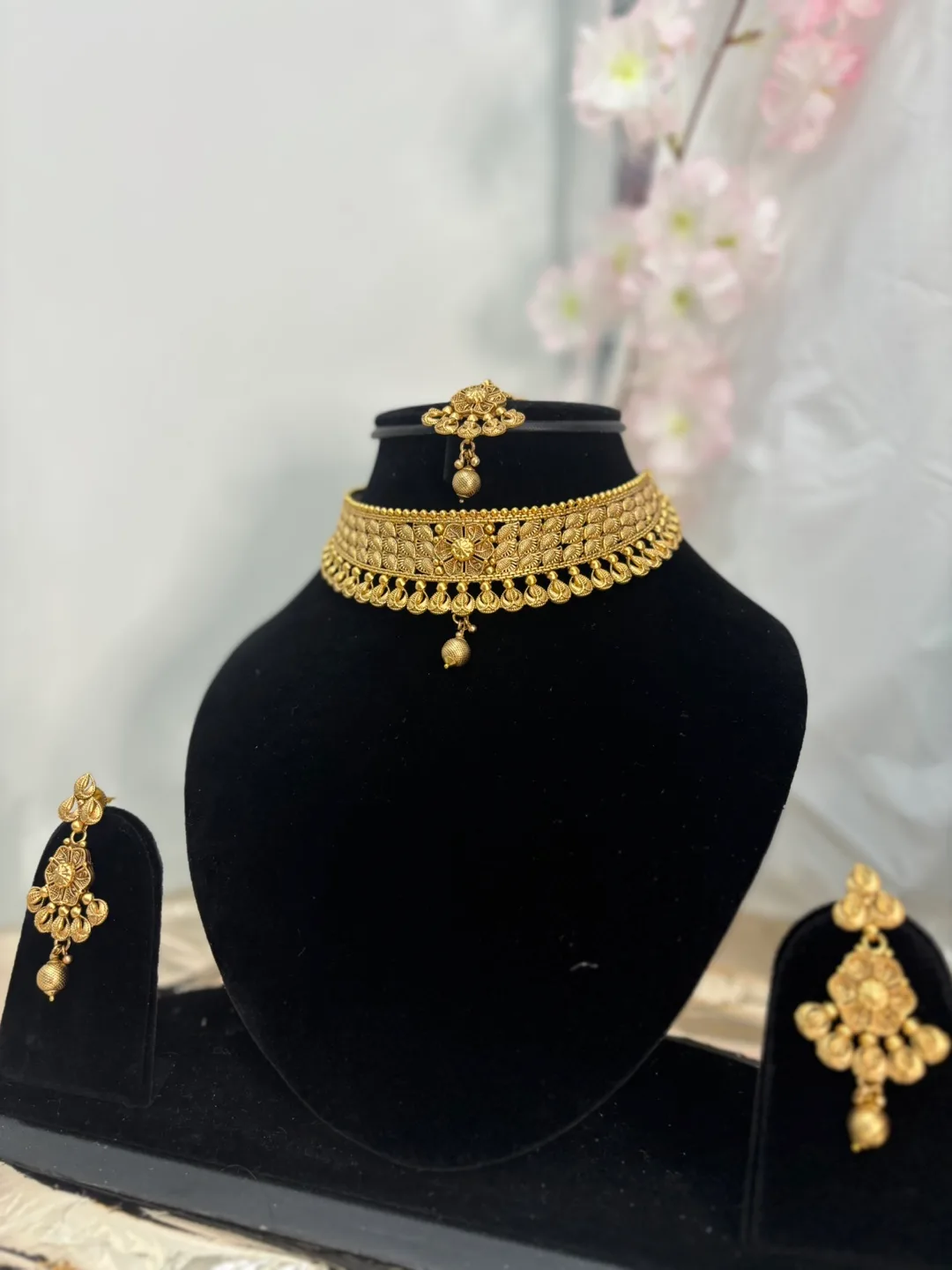 Gold-toned Choker Necklace Set image indicator(2)
