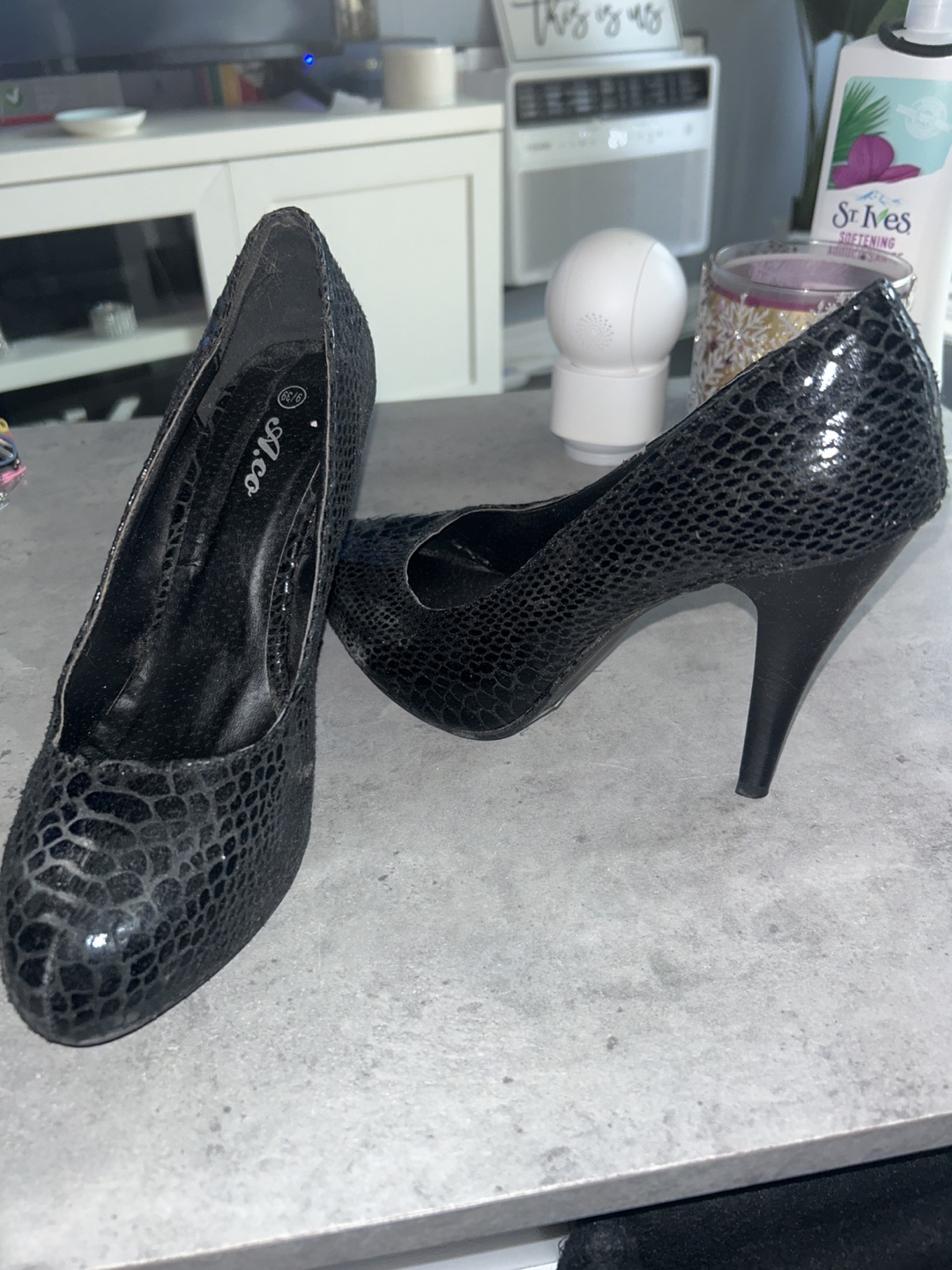 Aico Black Heels - Size 9 - photo 2