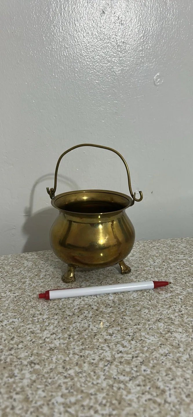 Brass Cauldron Pot with Handle thumbnail