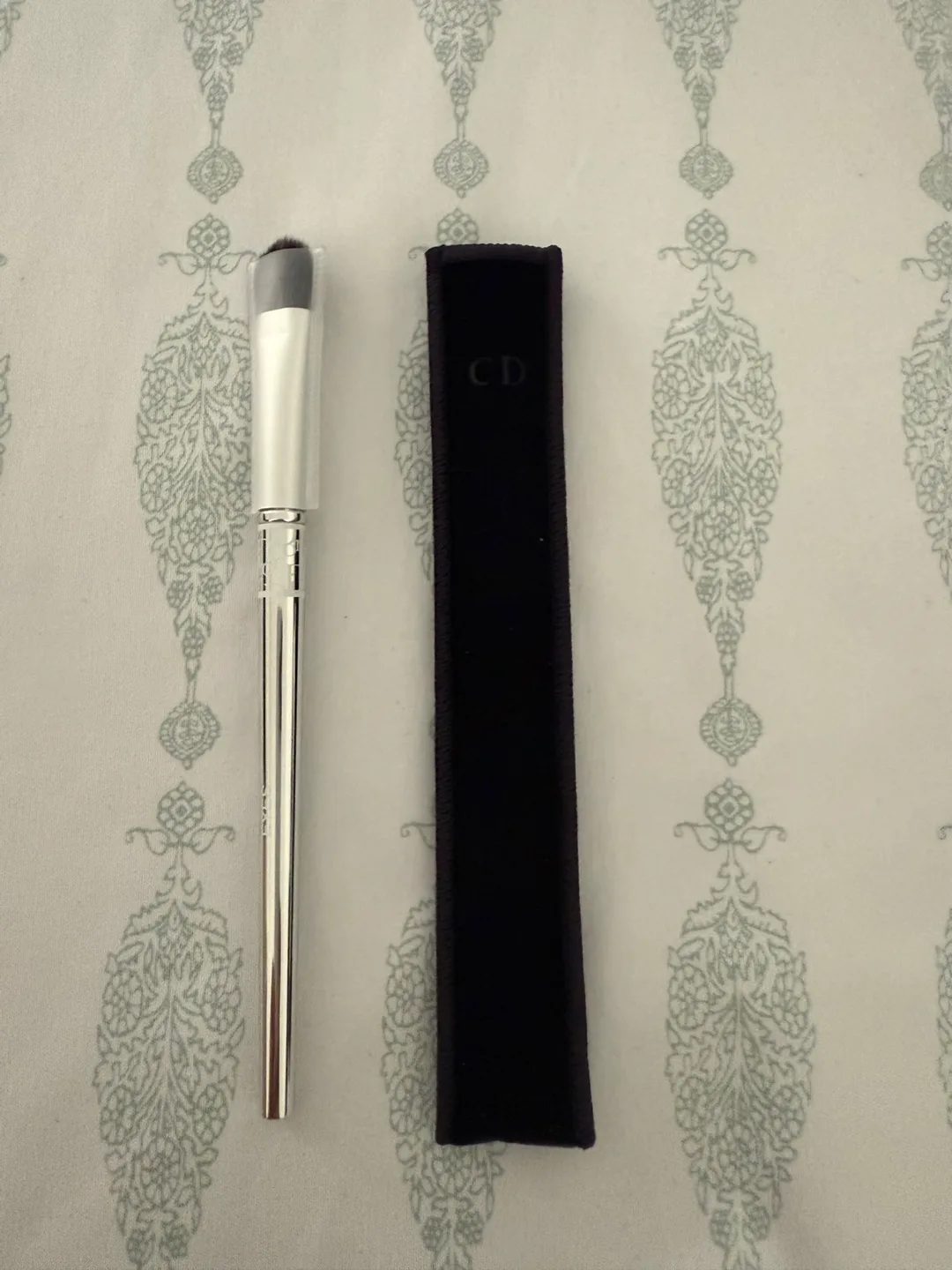 Dior Makeup Brush Set with Pouch image indicator(6)