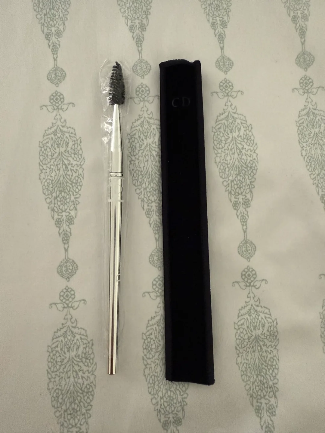 Dior Makeup Brush Set with Pouch image indicator(5)