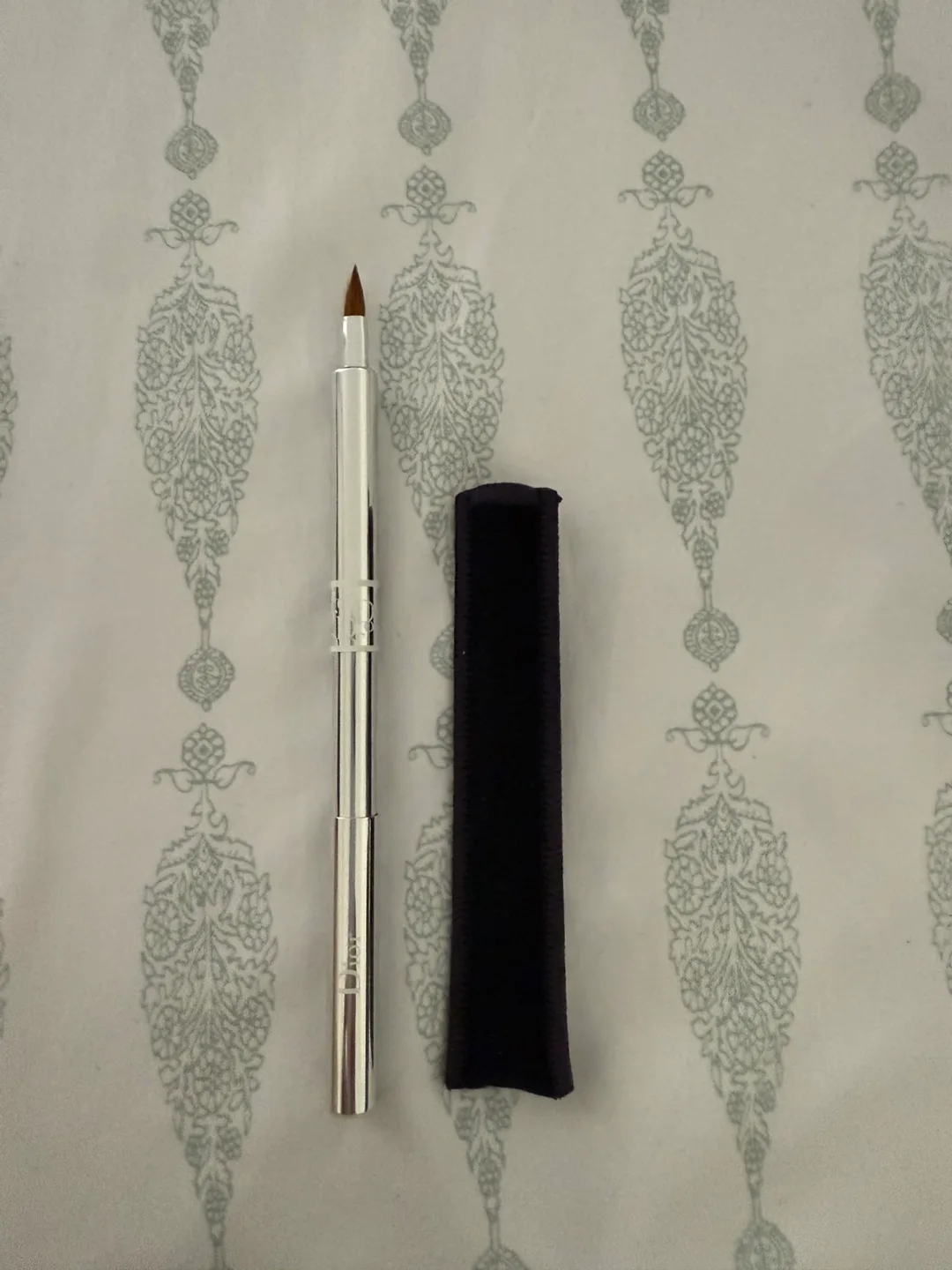 Dior Makeup Brush Set with Pouch image indicator(7)