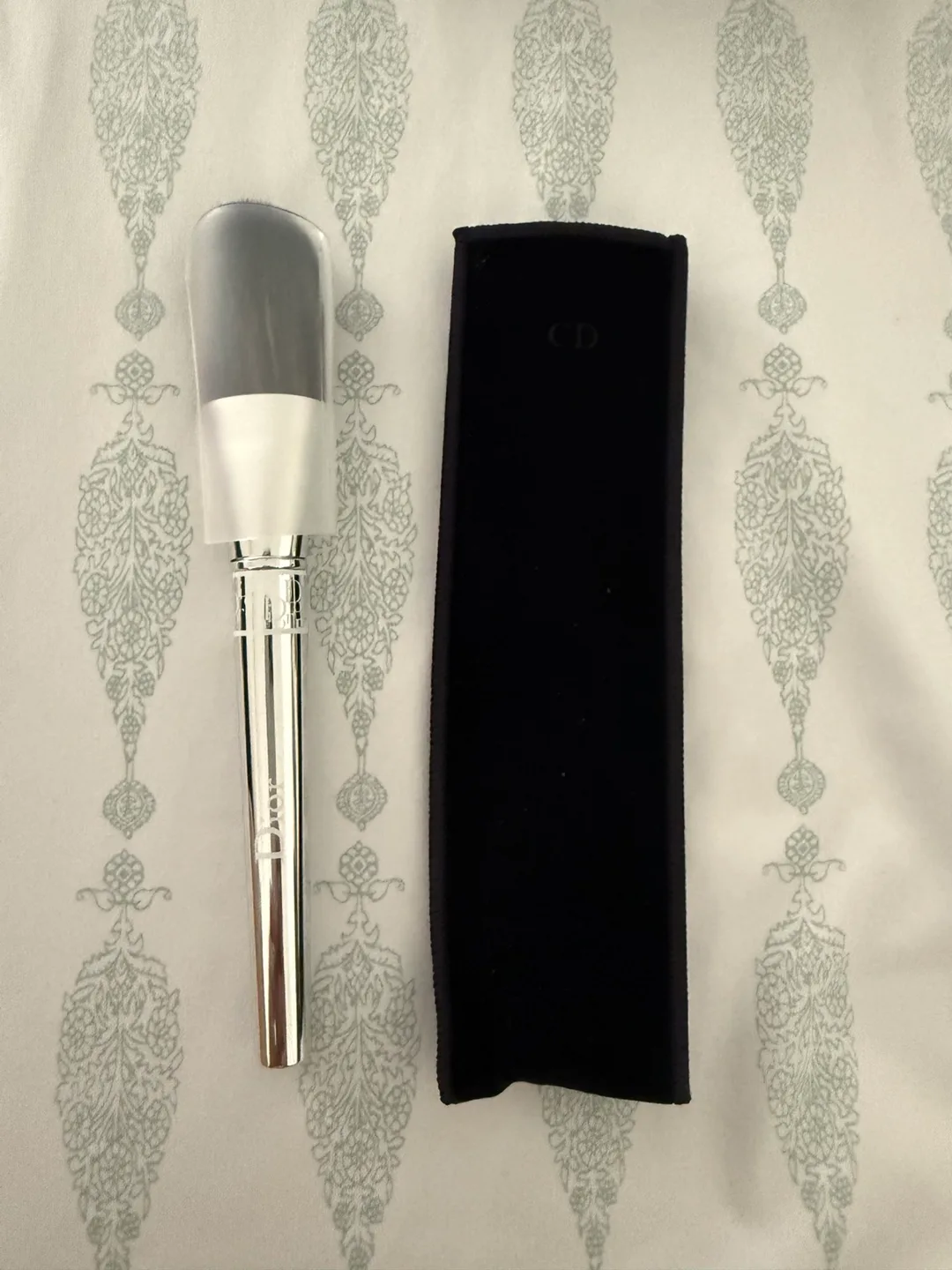 Dior Makeup Brush Set with Pouch image indicator(4)