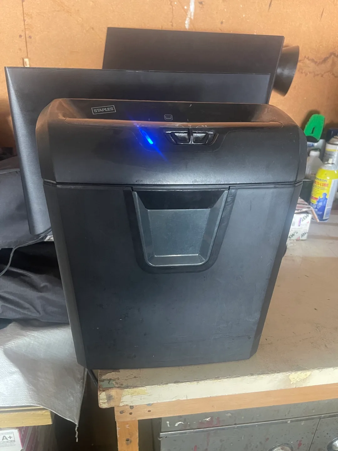 Staples Paper Shredder thumbnail