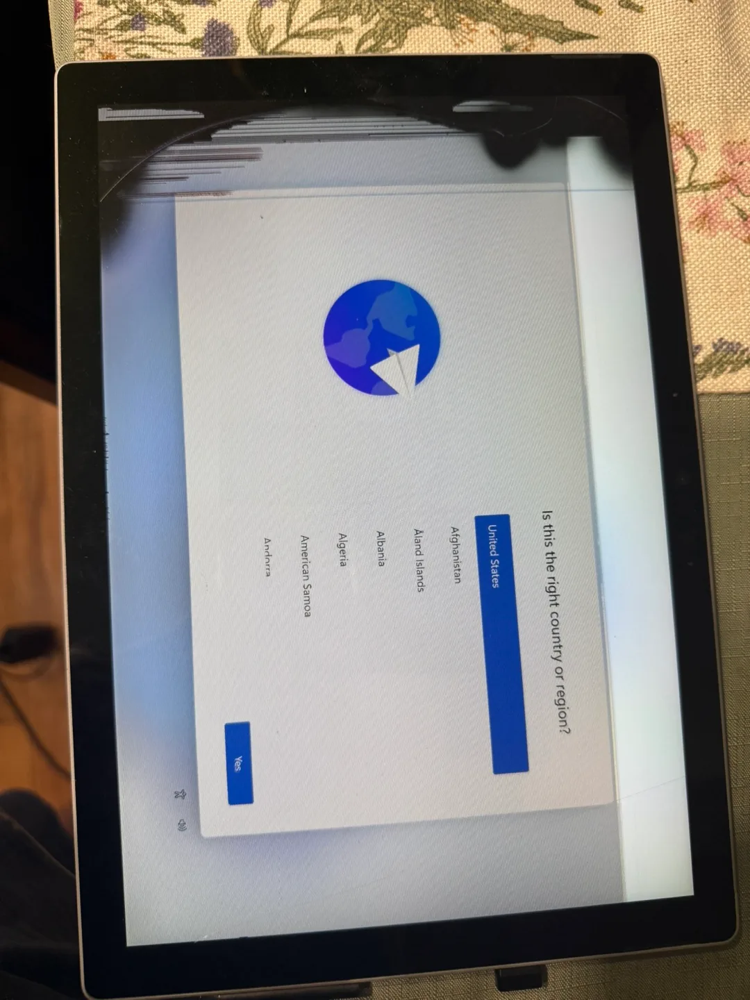 Cracked screen  Microsoft Surface Pro 7 tablet laptop image indicator(4)