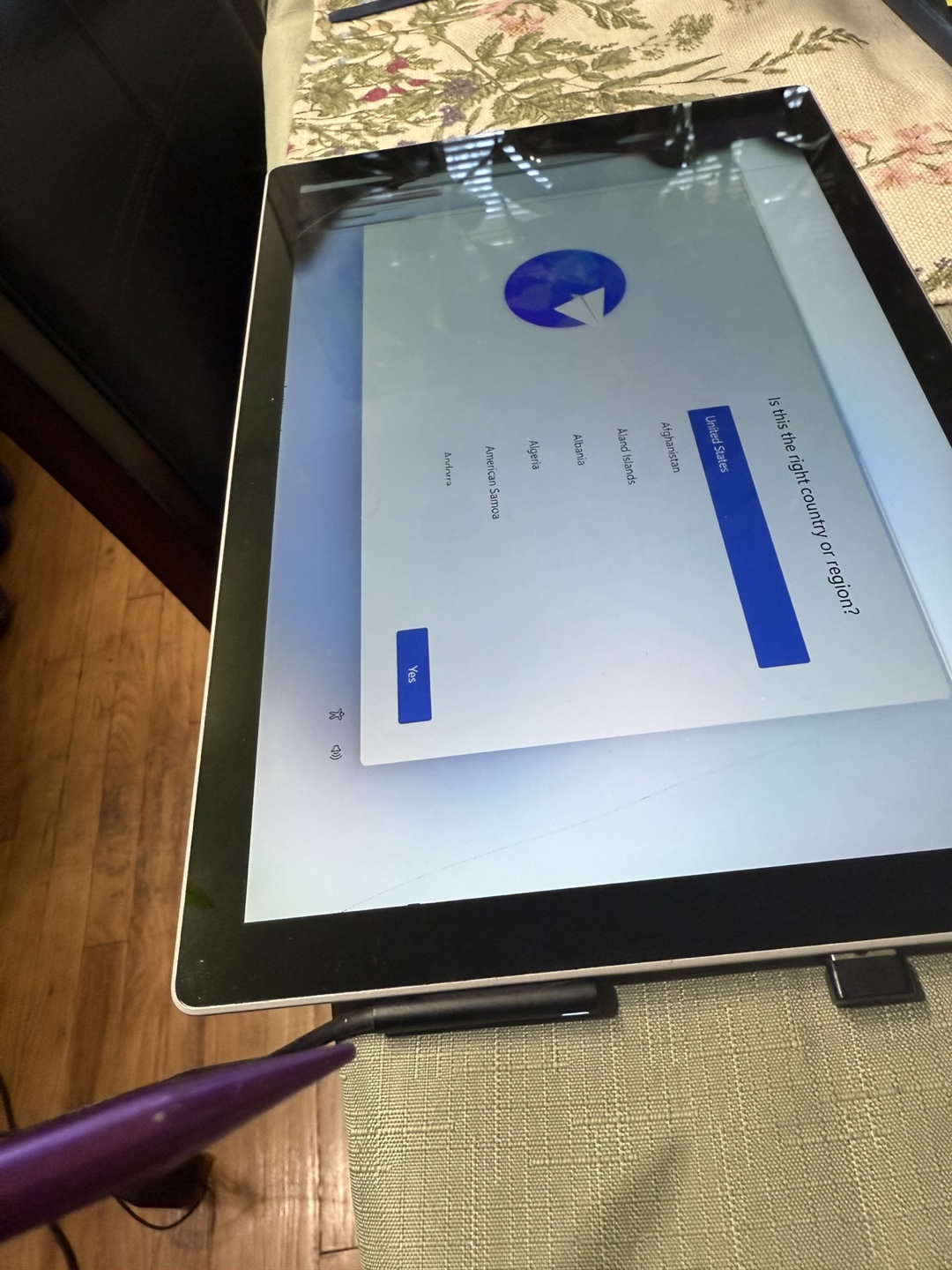 Cracked screen  Microsoft Surface Pro 7 tablet laptop - photo 2