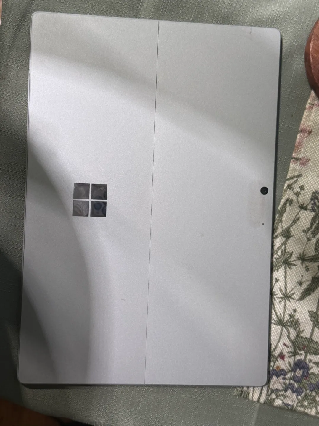 Cracked screen  Microsoft Surface Pro 7 tablet laptop image indicator(6)