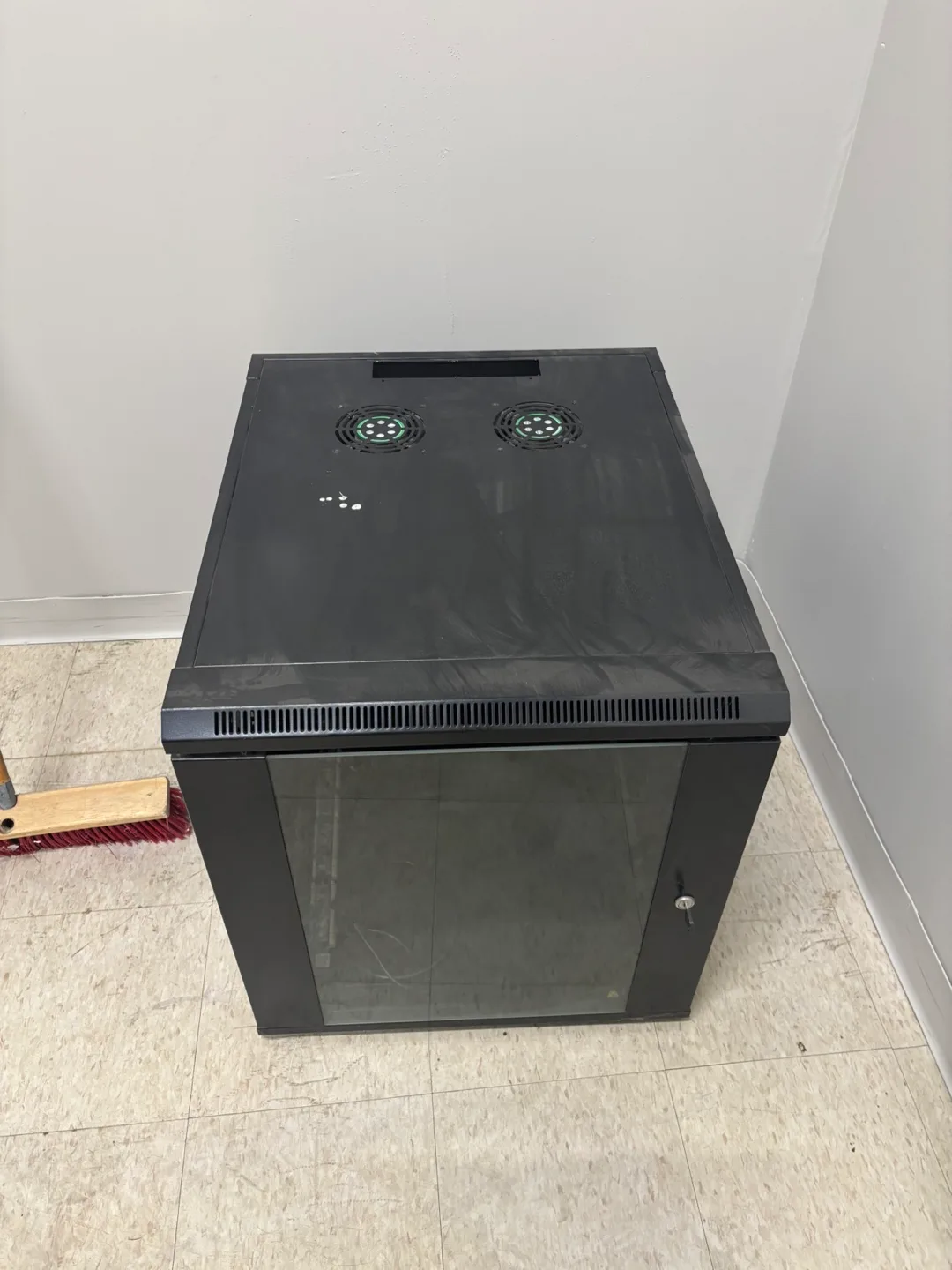 12U Server Rack - 27.25" Deep x 22.5" Wide image indicator(2)