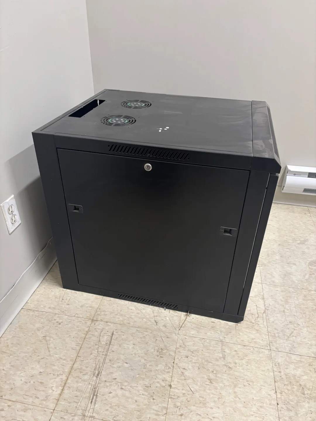 12U Server Rack - 27.25" Deep x 22.5" Wide image indicator(3)