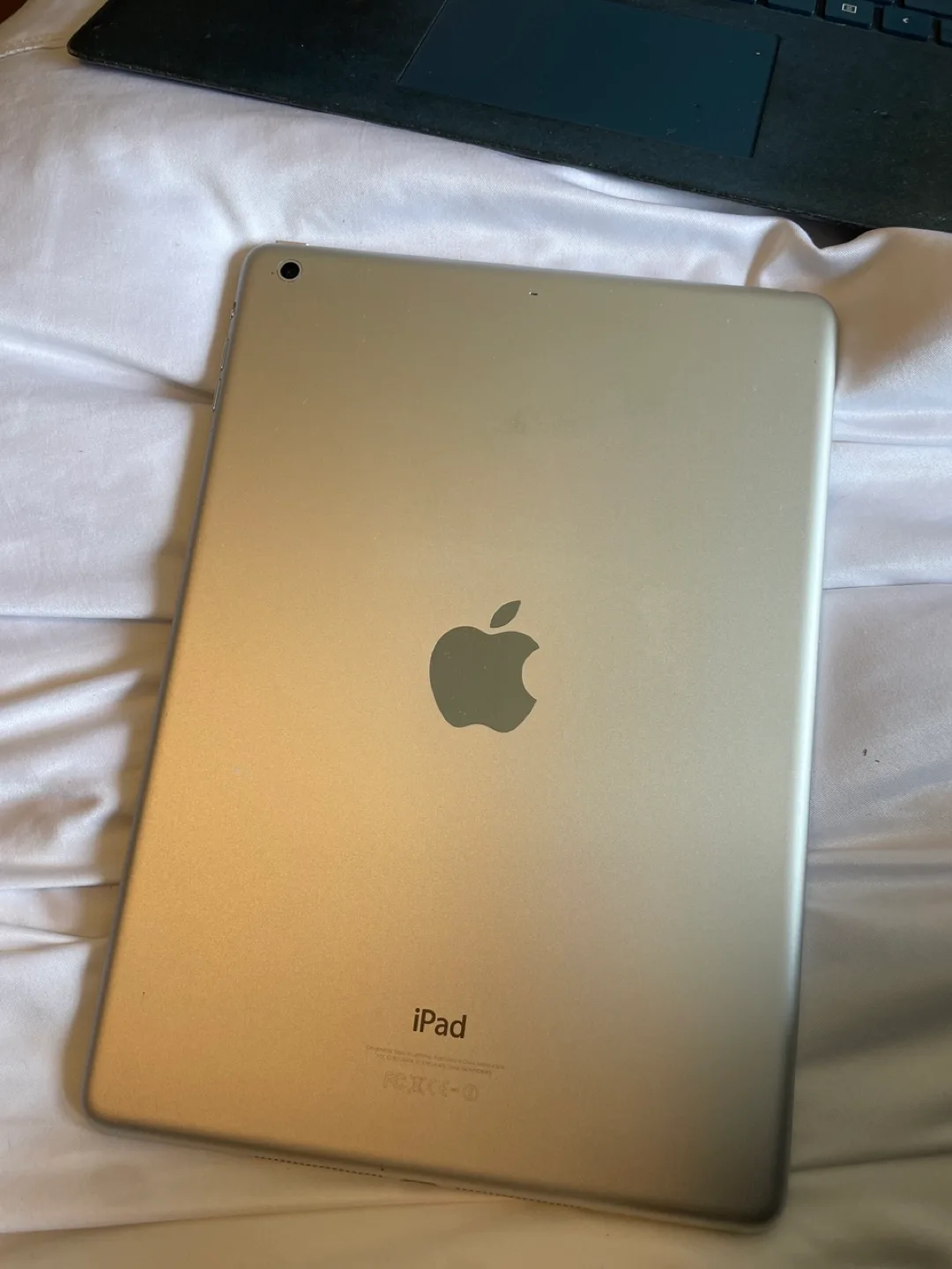 Apple iPad A1474 - Mint Condition image indicator(3)