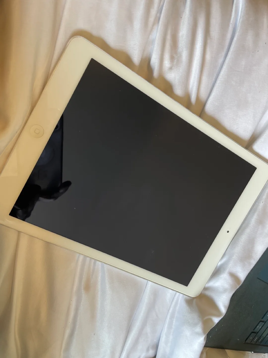 Apple iPad A1474 - Mint Condition image indicator(4)