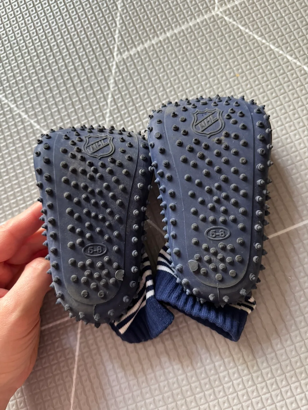 Toronto Maple Leafs Baby Water booties Size 5-6 image indicator(2)