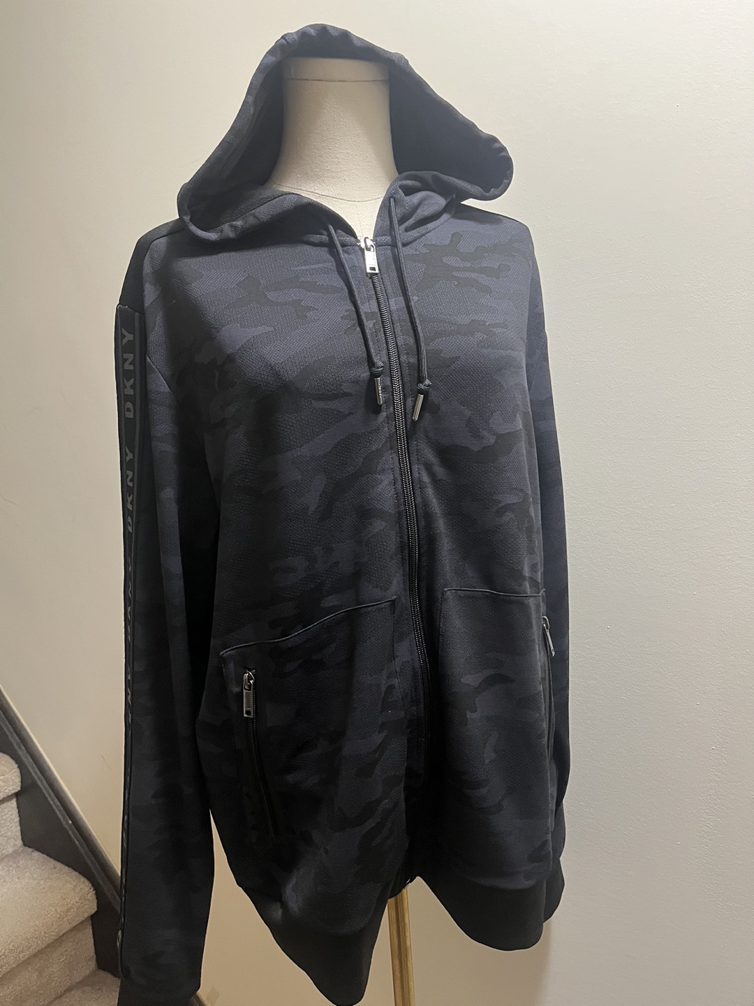 DKNY Mens Black Camo print Zip up Hoodie sz M - photo 3
