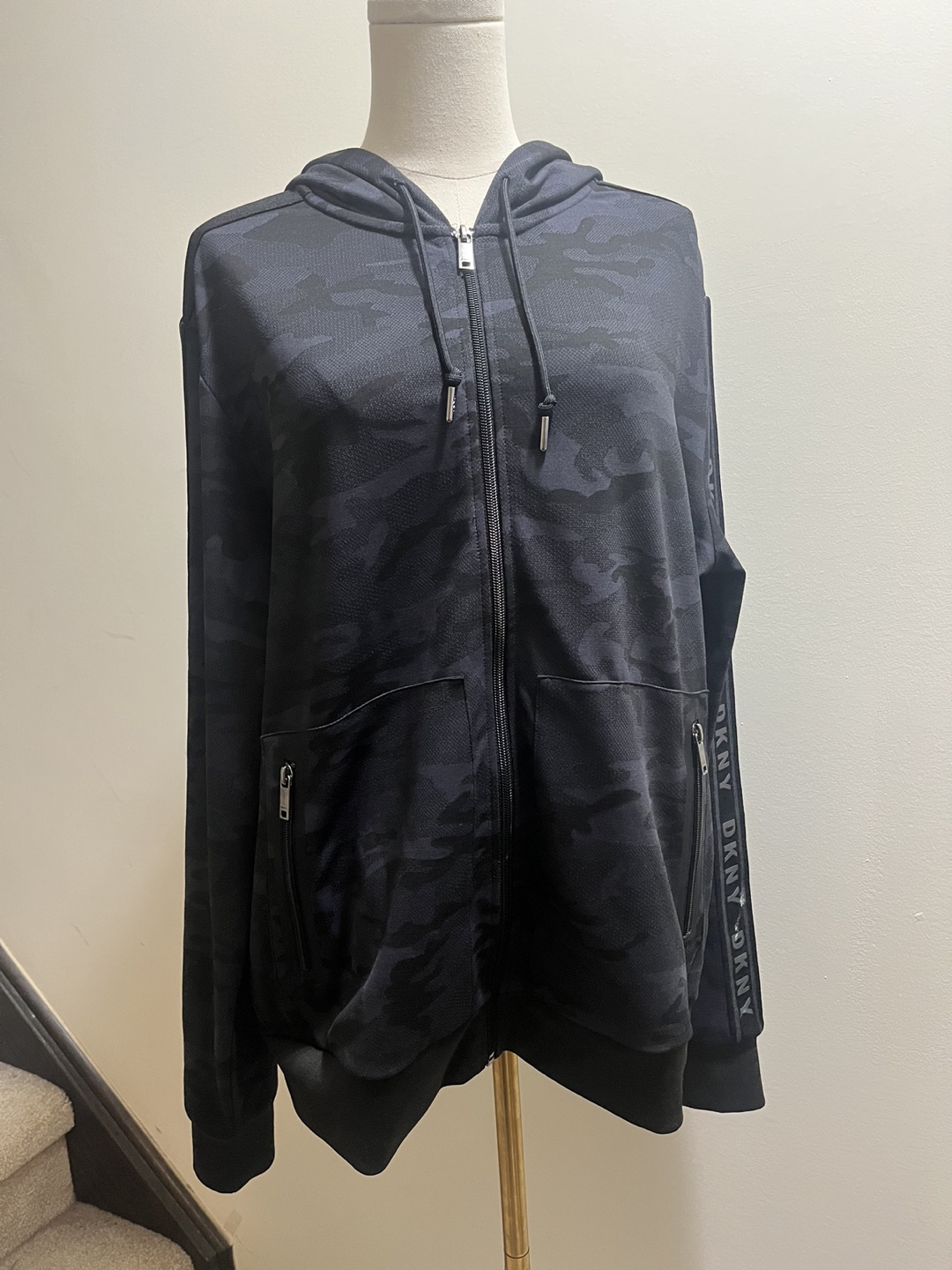DKNY Mens Black Camo print Zip up Hoodie sz M - photo 2
