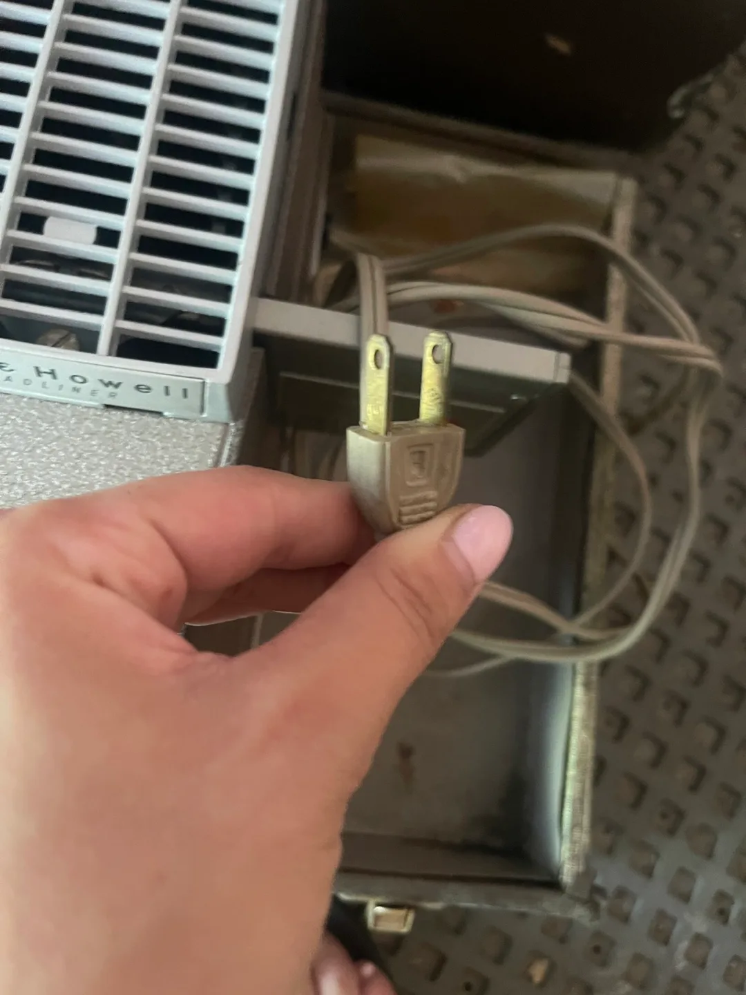 Bell & Howell Headliner Projector w/ Case image indicator(5)