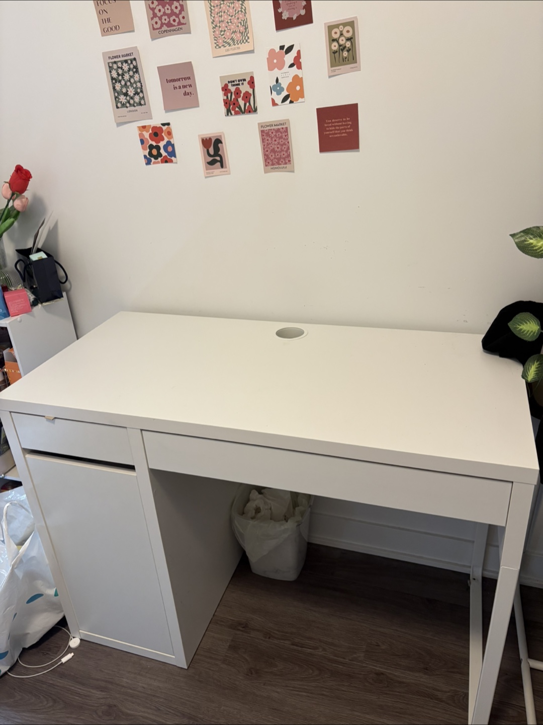 IKEA MICKE Desk - White, 105x50 cm