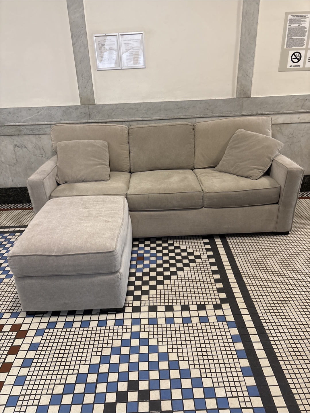 3-seater sofa with an ottoman, very comfy😊