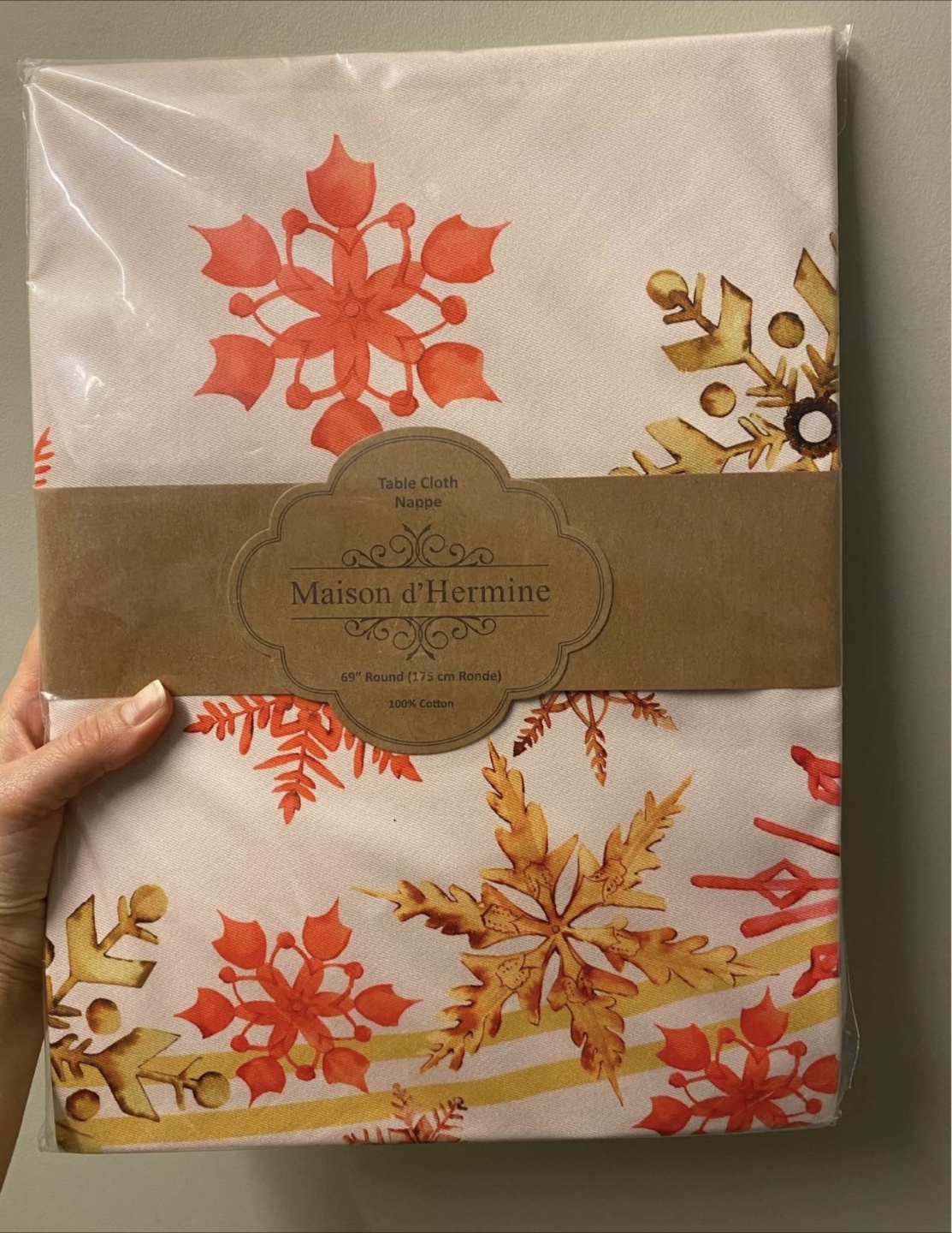 Maison d'Hermine 69" Round Table Cloth - New